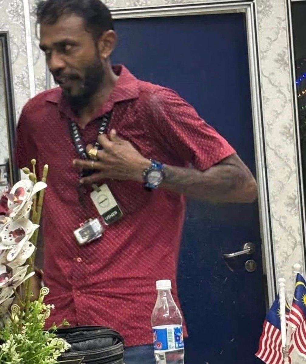 Keling buat apa hari ni. Geng2 ni bersepah, korang yang perempuan tu hati2 lah kalau bawak kereta sorang. Ni dengan husband pun dia berani.