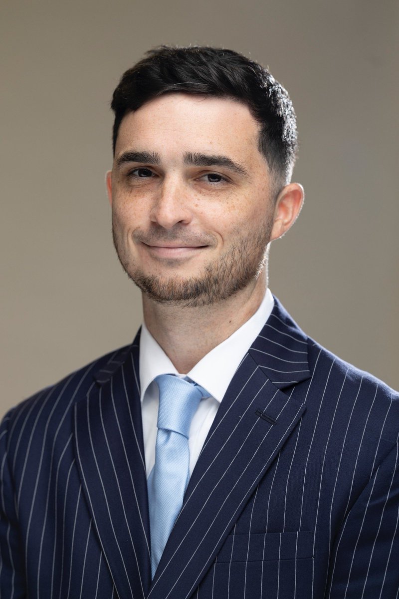 NEWS: Syracuse is hiring Hampton's Greg Fahey as its general manager, source tells SI. <a href="/syracusedotcom/">syracuse.com</a> first. 

Fahey was Hampton's associate HC and GM. Well-connected recruiter with experience in the NIL space.