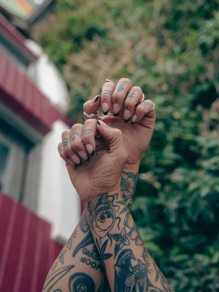 hadeelelnasser's tweet image. gym at 6am, green juice, chapter of a book before work ☀️ nobody posts the boring habits but that is what actually changes things. #GymLife #GirlsWhoLift #Routine