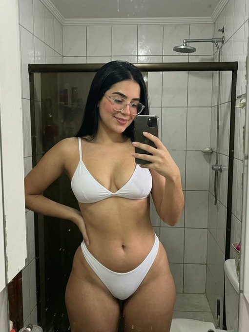 Você pegaria uma novinha solteira assim como eu? 🙈