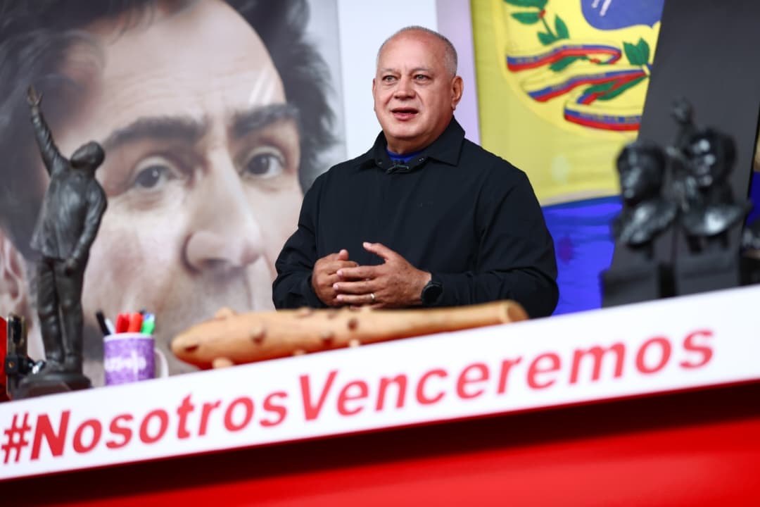 ConElMazoDando's tweet image. #VenezuelaVuelaLibre | #EnVivo @dcabellor: Para la derecha, la forma de llegar al poder es pidiendo más sanciones, no por los votos. ¡No conocen al pueblo de Venezuela! Este pueblo lo que ha hecho es fortalecerse a lo interno, en lo humano, en lo espiritual; cada obstáculo lo