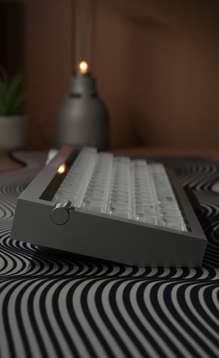 AnomaloG's tweet image. #desksetup #Keyboard
Keyboard : Lofree HYZEN Silver
keyswitch : Lofree × Kailh  “Nexus”           
　　　　　  Mechanical &amp;amp; Rapid Trigger 
Deskmat : GMK BlackSnail

この佇まいが本当に好きすぎます！
機能や使用感など詳細は追って。

Lofree HYZENは本日4/23ローンチ予定👇