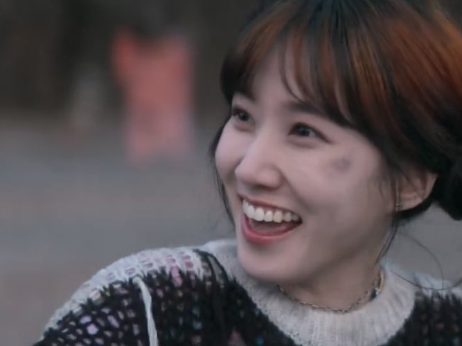 디어 tweet media