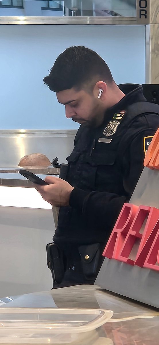 RandomNYC2024's tweet image. Stfu and respect our underpaid overworked heroes #backtheblue