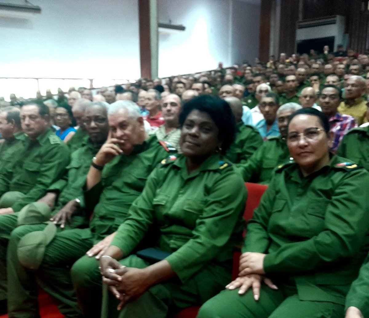 Con #HonorHolguinero celebramos el 65 Aniversario del "Señor  Ejército". El compromiso del Ejército Oriental  continúa con la misma firmeza y enseñanzas del Comandante en Jefe y del General de Ejército.
Con #Cuba Venceremos.
#FARCuba.