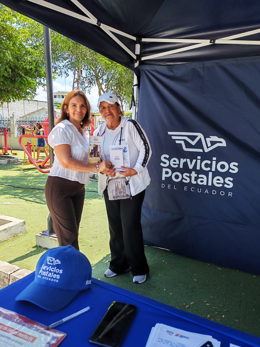 ServPostalEc's tweet photo. 📍 #SPEenTerritorio | ¡Estamos donde nos necesitas 🇪🇨🤝 ! 

👉 Hoy, en la Brigada Social por #ElNuevoEcuador en #Guayaquil, acercamos nuestros servicios postales a la comunidad y brindamos atención directa, ágil y eficiente sobre el envío de paquetería 📦. https://t.co/lWe8e6bGLX