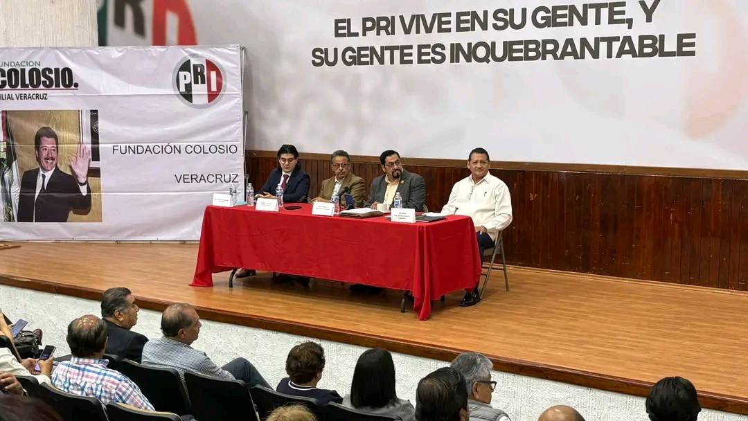 LaClaveonLine's tweet photo. Celebra Fundación Colosio segunda jornada de conferencias sobre gobernadores de Veracruz; destacan legado de Miguel Alemán Valdés, Adolfo Ruiz Cortines y Marco Antonio Muñoz Turnbull 

https://t.co/shWuPuRLj1 @PRIVeracruz_ @contreaure @AdolfoRamirezA5 https://t.co/vCKVdqPfH8