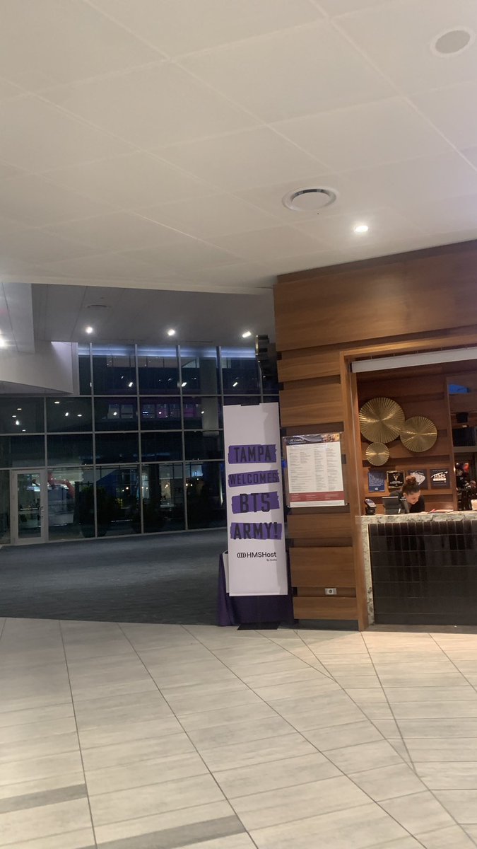 HOLA TAMPA HOLA BTSSSSSSSS