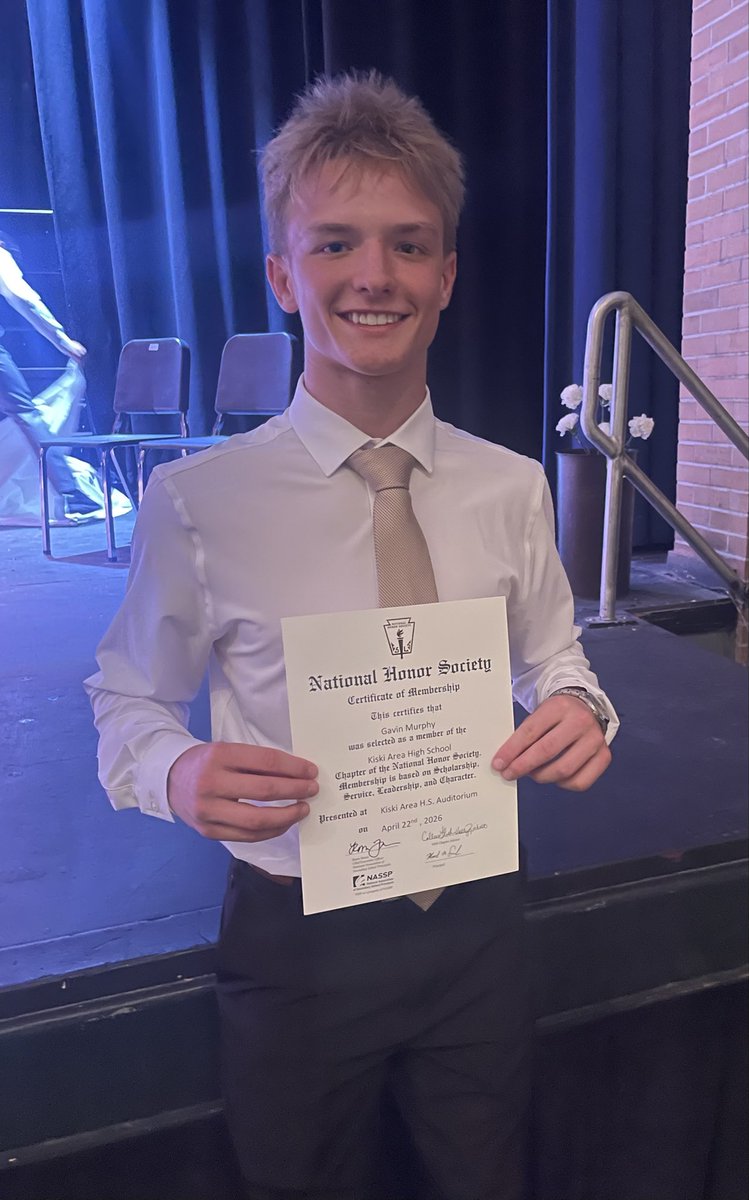 Gavinmurphy03's tweet photo. Proud to be inducted into the National Honors Society. https://t.co/FfEk2FjGnJ
