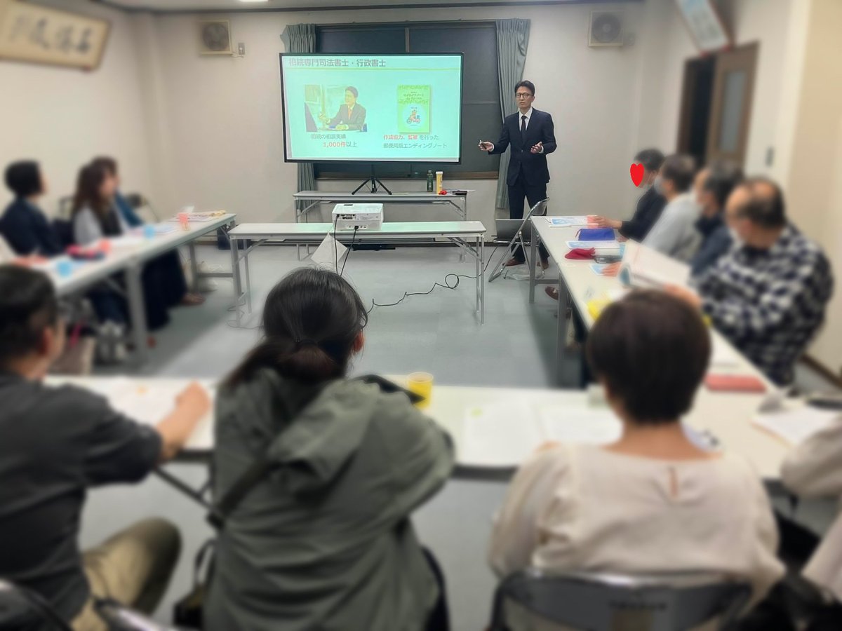 itokaoru3's tweet photo. 「エンディングノートはなぜ書かれないのか？」を100回の勉強会から探ろうというコンセントで、今月からスタートした出前講座プロジェクトの第2回目は、民生委員の方にお話しさせていただきました。

開催の機会を作ってくださった関係者のみなさん、ありがとうございました。 https://t.co/MVw0WkNUmu