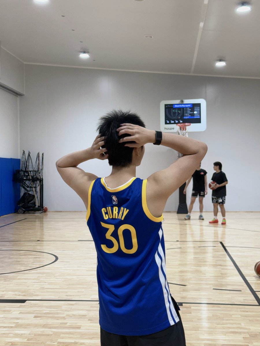 มอมอ シ tweet media