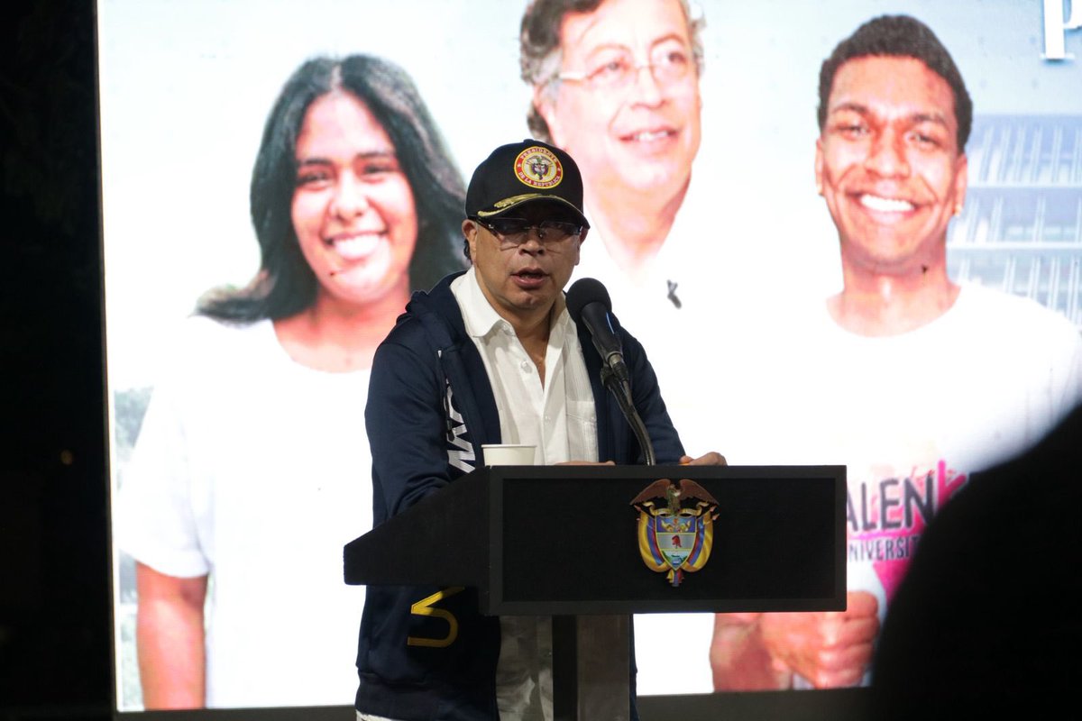 La educación en el Valle del Cauca sigue avanzando.

Más de 17 mil estudiantes acceden a la educación superior
y la cobertura sigue creciendo.

Y hoy, además, se deja financiada la segunda fase del Smart Campus.
Un paso clave para el futuro.