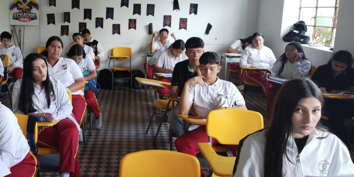 ICETEX's tweet image. Visitamos #Ocamonte y #Mogotes en #Santander, en el marco de nuestro plan de regionalización, impulsando los proyectos de vida de estudiantes de grado 10 y 11. 🎓

También promovimos la educación financiera de la mano de #ComunidadICETEX. 💙