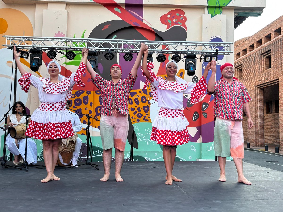 IUIPCCali's tweet image. 💃🏾 Una agenda pensada para fortalecer el arte y la cultura desde la formación y la creación 🎟️ Entrada libre
¿Te interesa vivir el arte más allá del escenario?
Conoce nuestra oferta académica 👉 iuipc.edu.co
#YoSoyIUIPC #Arte #Cultura #SemanaDeLaDanza