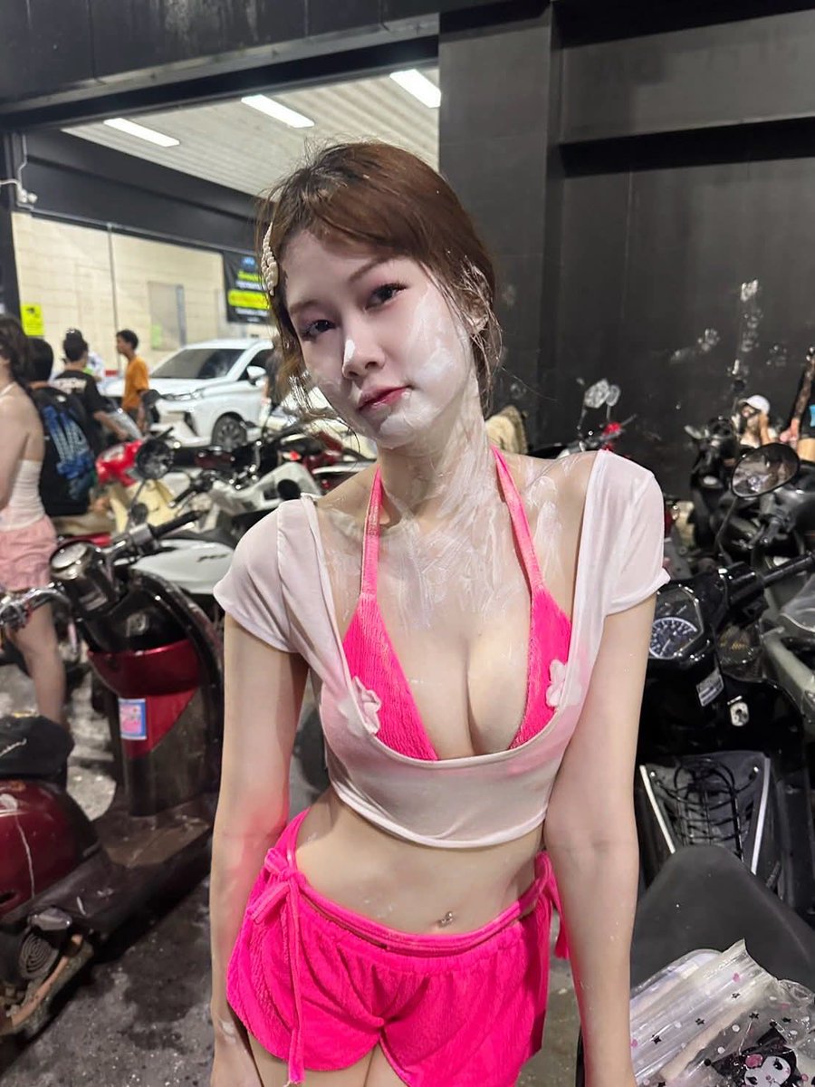 หลังหอมีเรื่อง tweet media