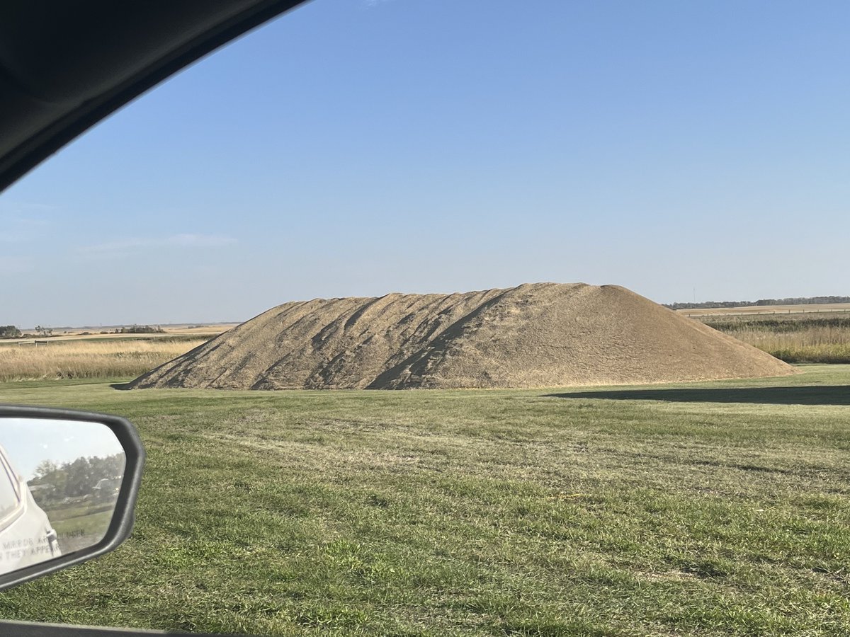 CalvinWood12's tweet photo. It started out as a big pill of oats last fall and I finally got it down to one last cart full and finished off. It’s finally all in the bins. There were a few loads taken out of it as well. https://t.co/5ZeS0CSptY