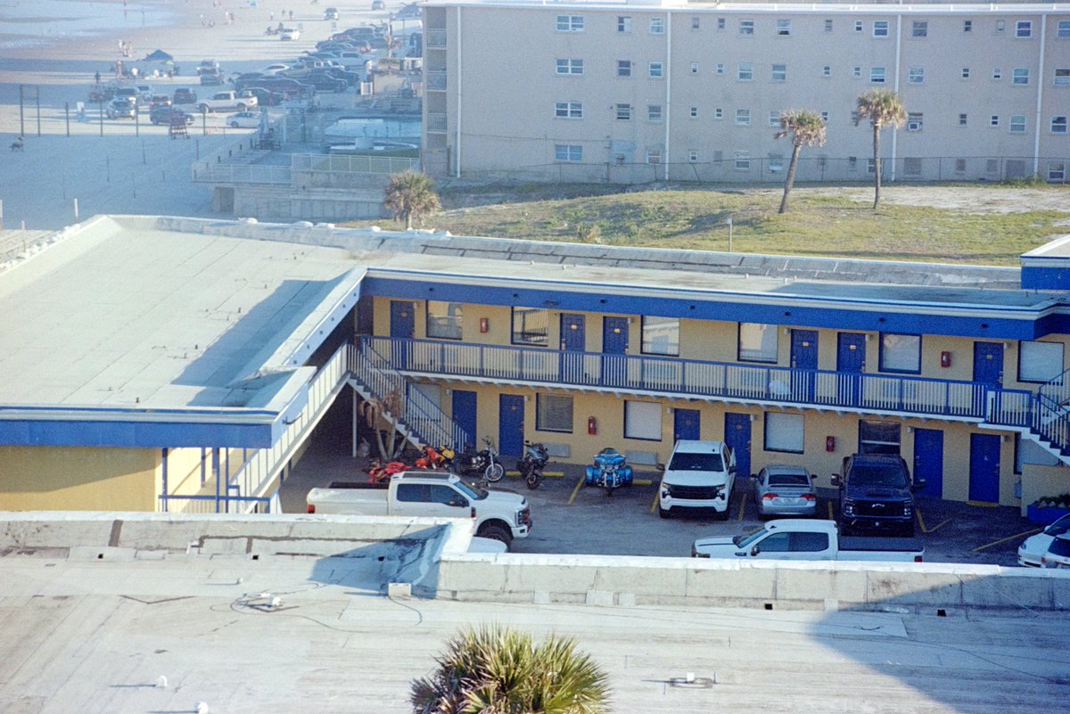 Nikon F4 // Kodak Proimage 100