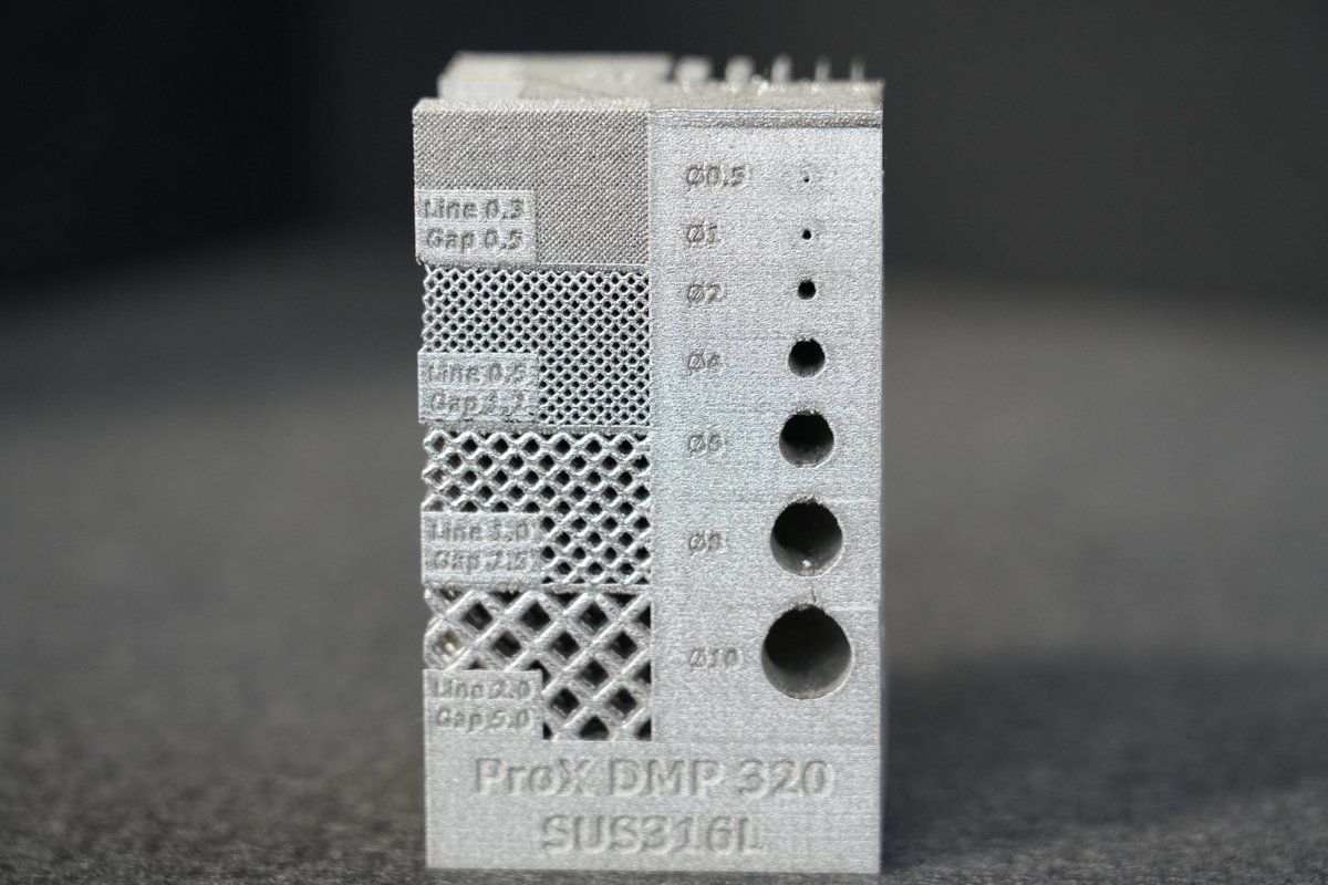 MetalTechJapan's tweet photo. 【金属製造・接合のよくあるご質問｜金属積層造形編02】

Q. 金属積層造形で制作した製品の表面粗さはどのくらいですか？
A. 表面粗さは電子ビーム方式で約Ra25。レーザー方式は約Ra11です。

今後もFAQ形式で情報をお届けします！
https://t.co/RIbrkmr7Ri

#金属技研 #金属積層造形 #AM https://t.co/oKhkSjElen