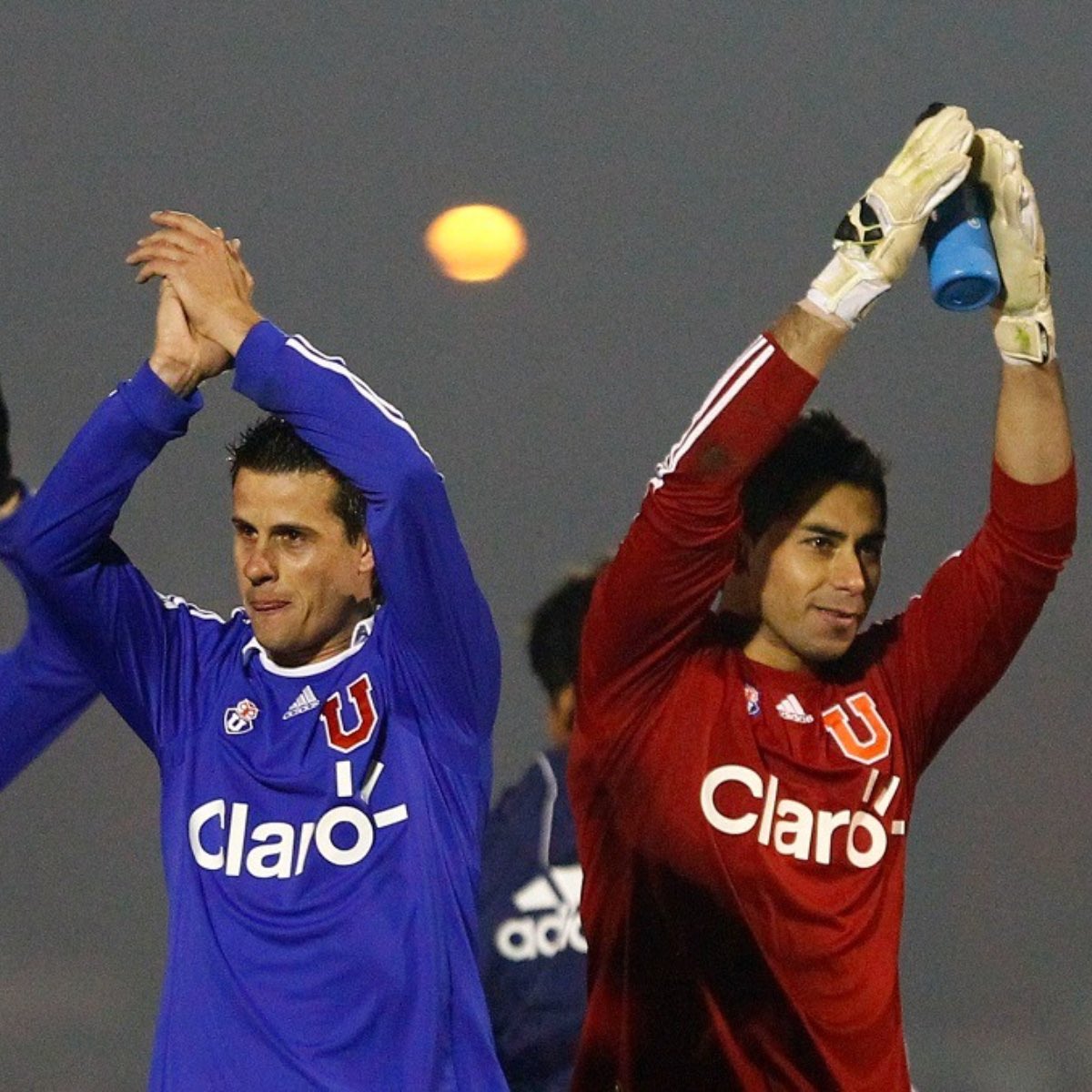 Diego defendiendo a la U en ESPN y Johnny en TST, está perfecto!