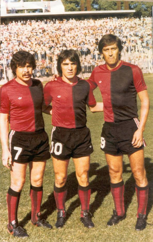 NewellsGloria's tweet photo. Santamaría, Alfaro y Yazalde 

🔴🔴⚫️⚫️ https://t.co/Bs0qDHfCXe