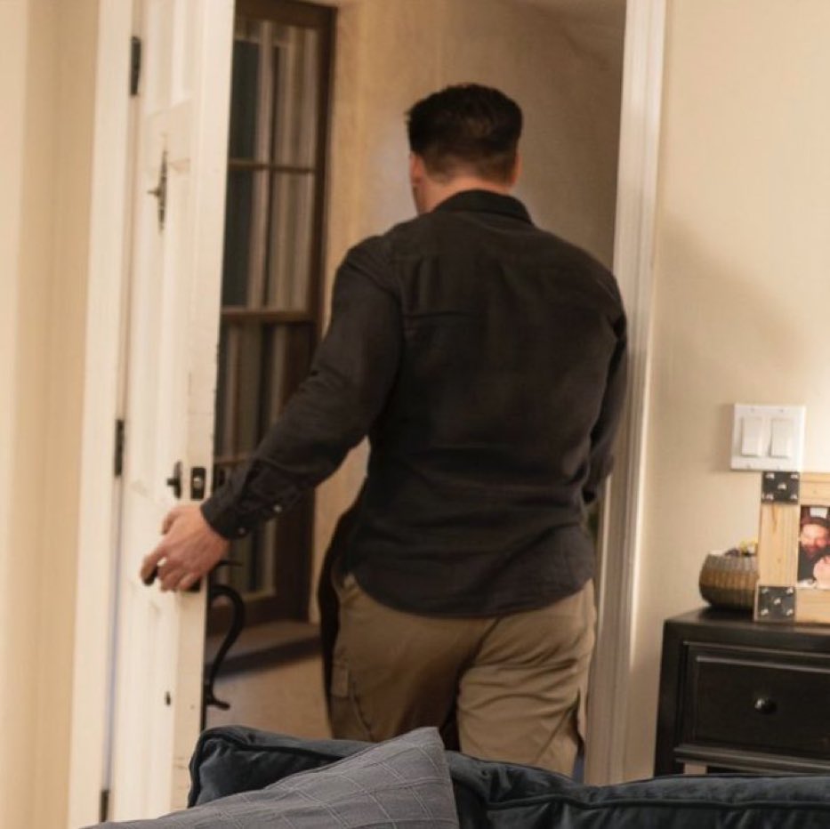 his childbearing hips… his beautiful fat ass… his tiny grabbable waist… he needs to get fucked until he’s pregnant ;(