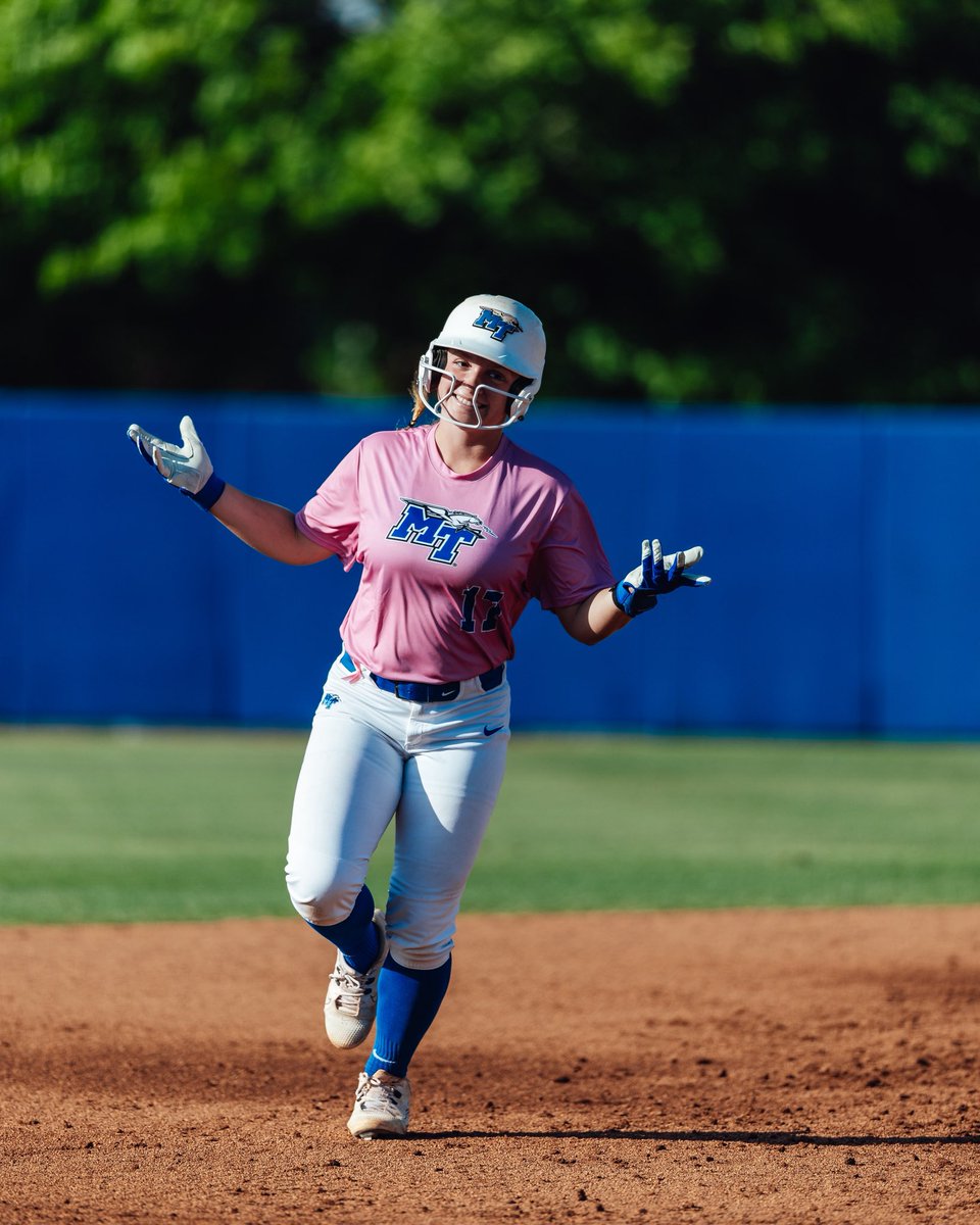 MT_Softball's tweet photo. Perfect in pink 💅

#BLUEnited | ⚡️⬆️ https://t.co/xsFSK5GnfI