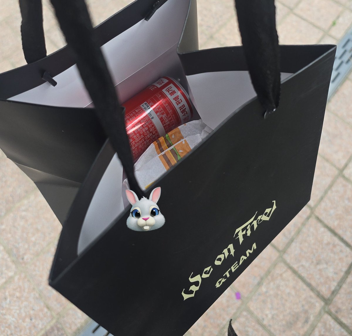 샌드위치도시락같은거 생각했는데 냅다 빅맥든거 진짜 웃겨 오히려좋아 나햄버거 진짜좋아해...