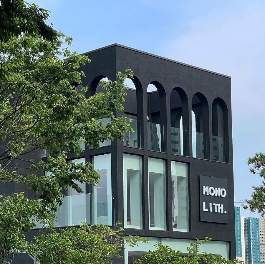 MONOLITH tweet media