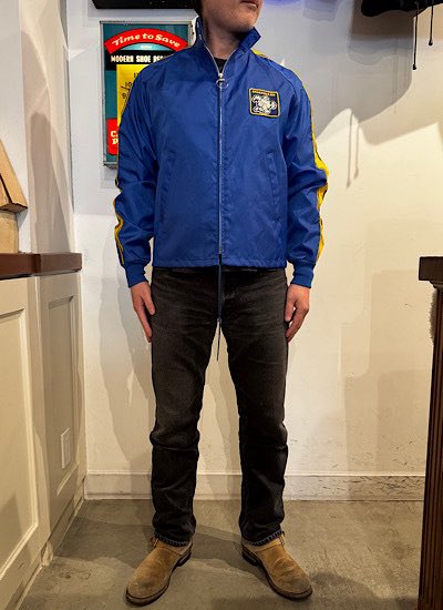70s~ MICHELIN RACING JACKETです。
サイズ　M

肩幅　ラグラン
身幅　59cm
着丈　65.5cm
袖丈　57cm（袖先から脇下）
裄丈　88.5cm

ミシュランのレーシングジャケットです
僅かな着用感こそありますがこれといったダメージ等も無く生地自体もハリがあるピンピンな状態です。truevintage.jp