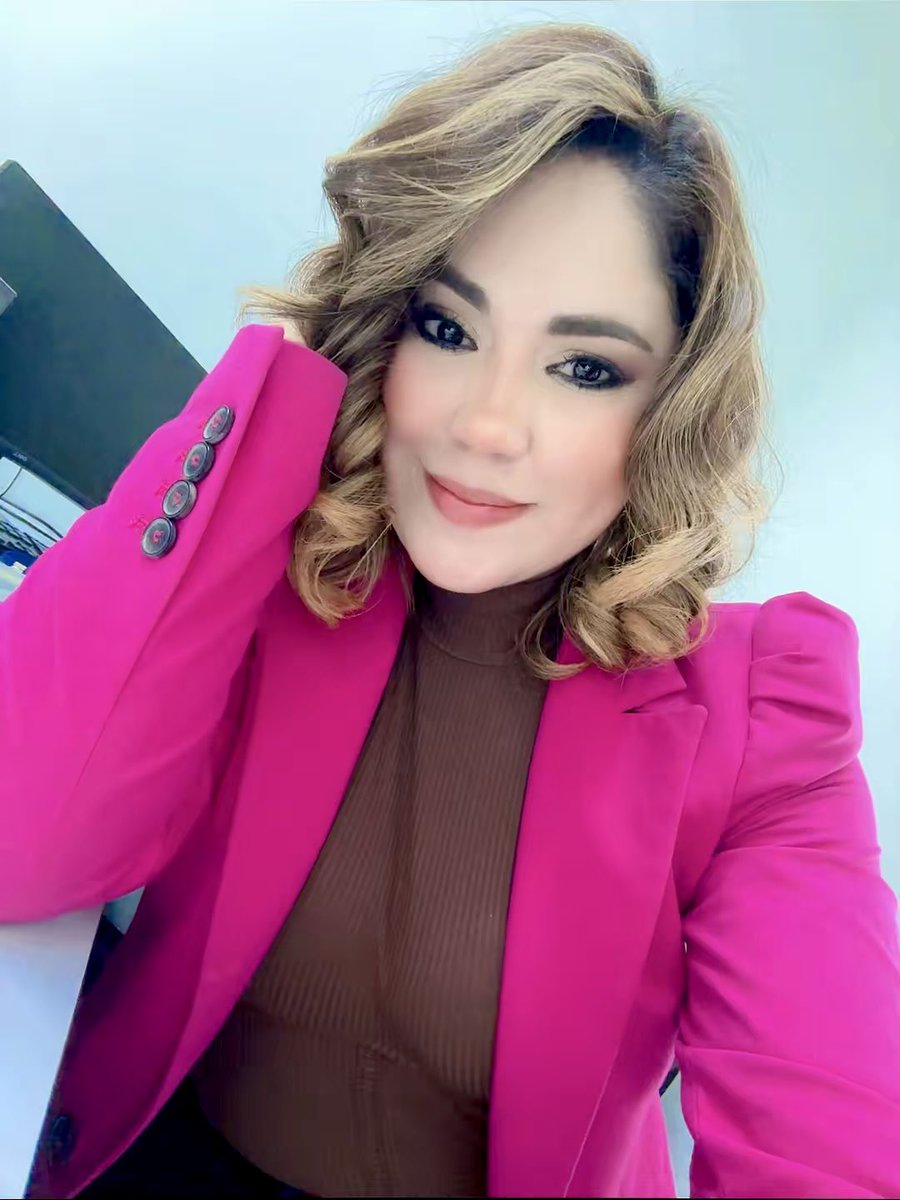 WaleskaZelaya12's tweet photo. Bésame , sin razón … porque quiere el corazón ….🩷 https://t.co/ahj4uFCJXc