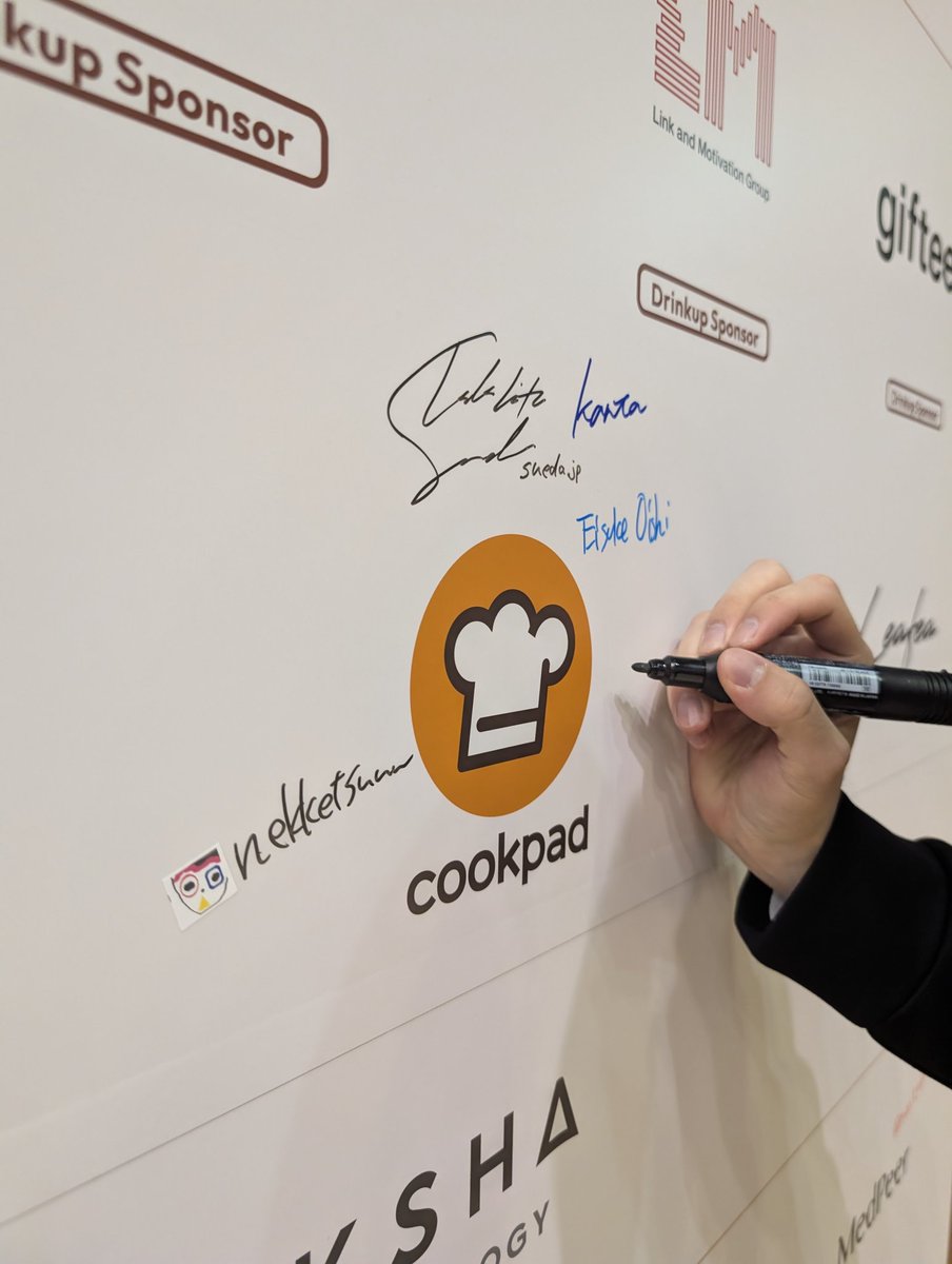 cookpad_tech's tweet photo. RubyKaigi Day 2、おはようございます！　クックパッドブース、オープンしております。本日からスタンプラリーもお待ちしております、お気軽にどうぞ🦑 #rubykaigi https://t.co/hCgE55MkqN