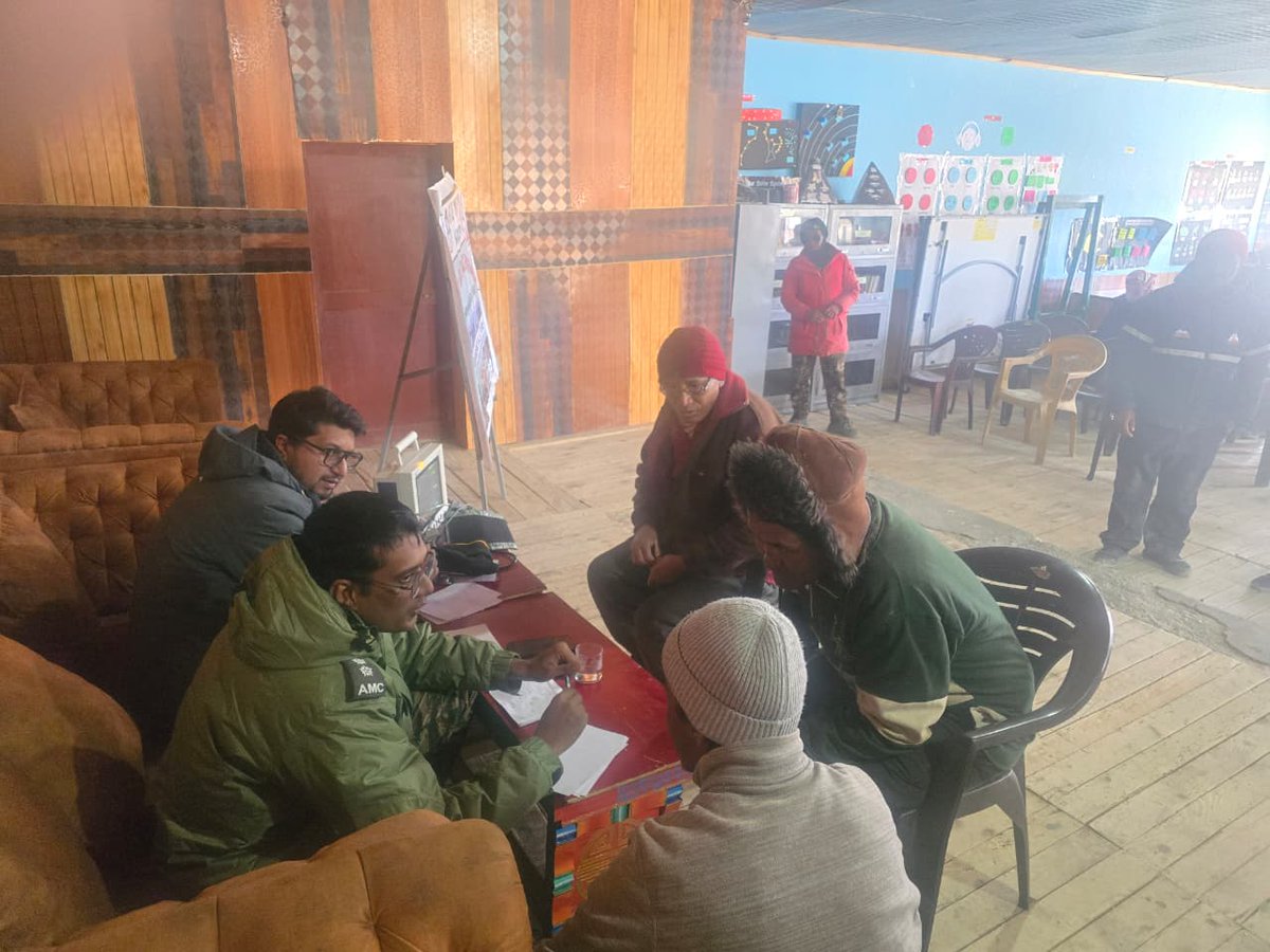 BROindia's tweet image. #BROIndia
#HealthForAll #HighAltitudeCare

Project HIMANK@BRO conducted a Medical Health Camp at Punguk, benefiting BRO personnel including CPLs and villagers. 
Screening for hypertension, awareness on alcohol &amp;amp; tobacco hazards and lifestyle diseases—along with essential