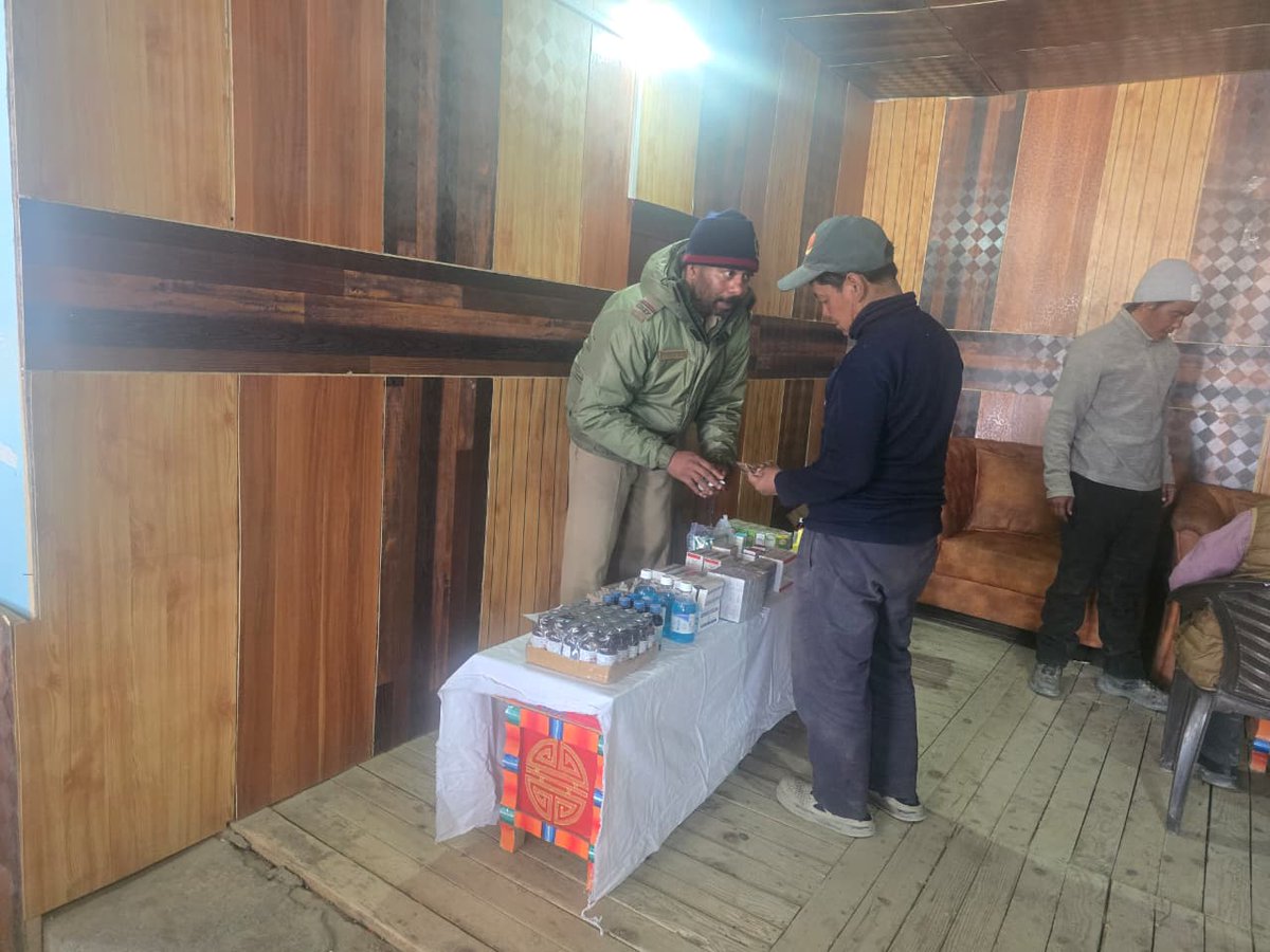 BROindia's tweet image. #BROIndia
#HealthForAll #HighAltitudeCare

Project HIMANK@BRO conducted a Medical Health Camp at Punguk, benefiting BRO personnel including CPLs and villagers. 
Screening for hypertension, awareness on alcohol &amp;amp; tobacco hazards and lifestyle diseases—along with essential