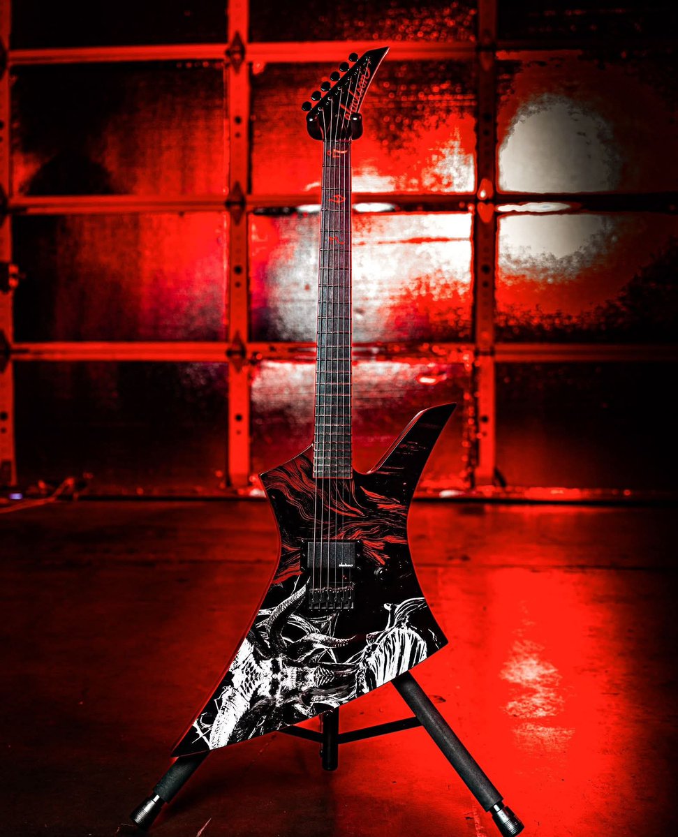 Jackson Diablo！
またお高いんだろうなあｗ
とりあえずじっと手を見る。
