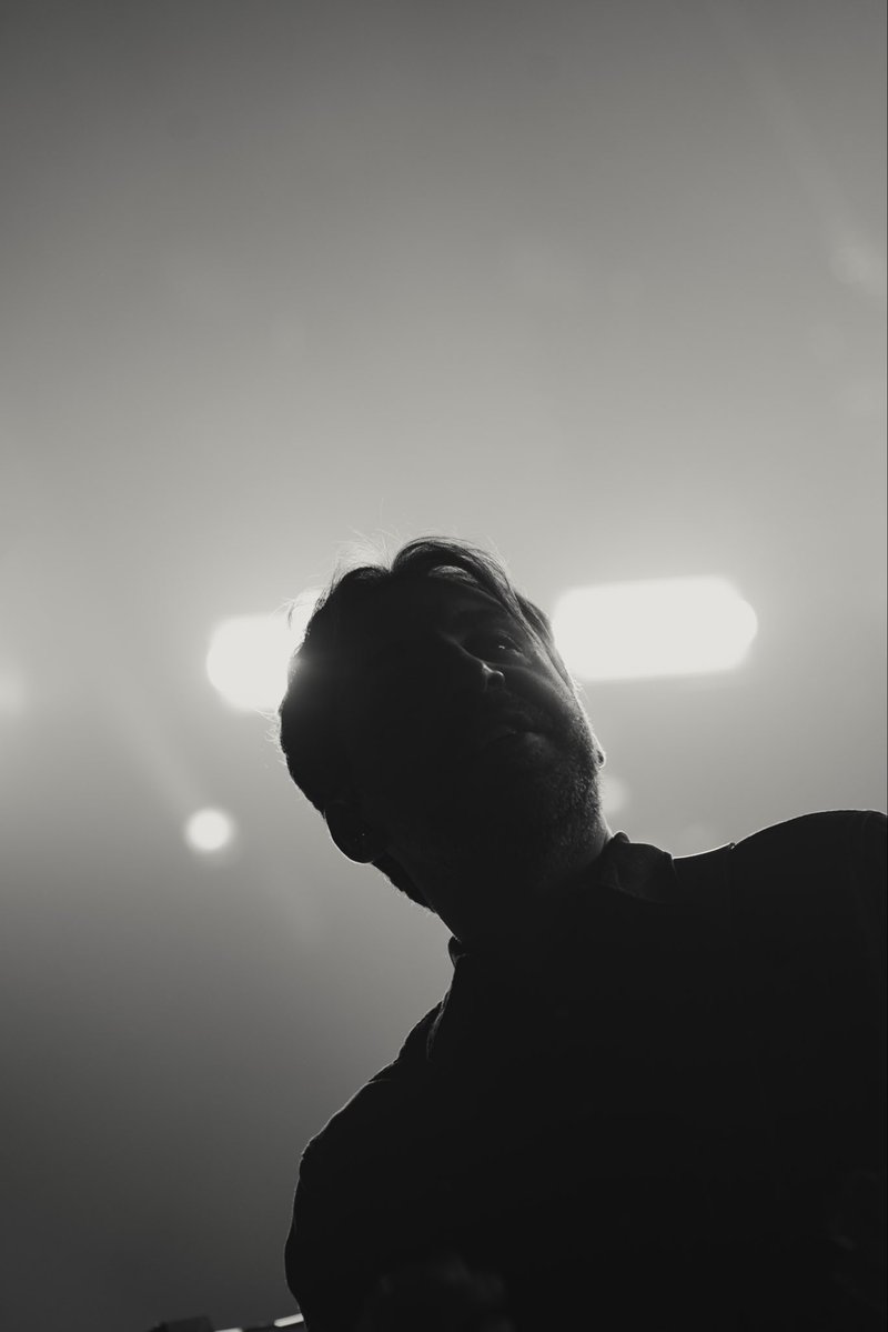 antes do álbum sair pro mundo, ele já passou por vocês ao vivo. só isso já seria especial demais, mas foi além de qualquer expectativa. é a primeira vez que fazemos algo desse jeito e, de verdade mesmo, obrigado por viverem isso com a gente - e por marcarem as nossas vidas de