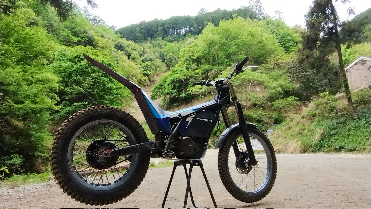 ハナツマ tweet media