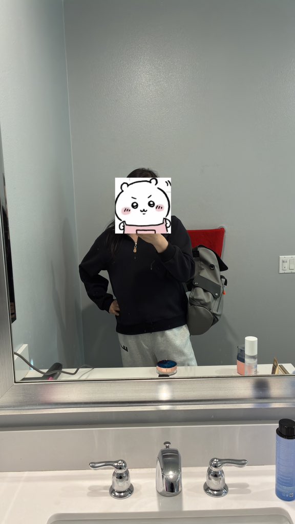 AAA小财神来咯来咯左手抓金元宝右手抱聚宝盆脚踩祥云头顶福数钱数到手抽筋咯什么手抽筋了那我真的会笑死 tweet media