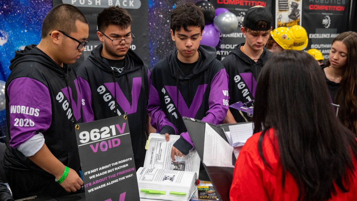VEXRobotics's tweet photo. Day Two of #VEXWorlds 2026 is done and our V5RC High School teams did not disappoint! 🔥 Catch all the match recaps on VEX Robotics TV:
https://t.co/Gg1Woejecm https://t.co/4HV65i7NjU