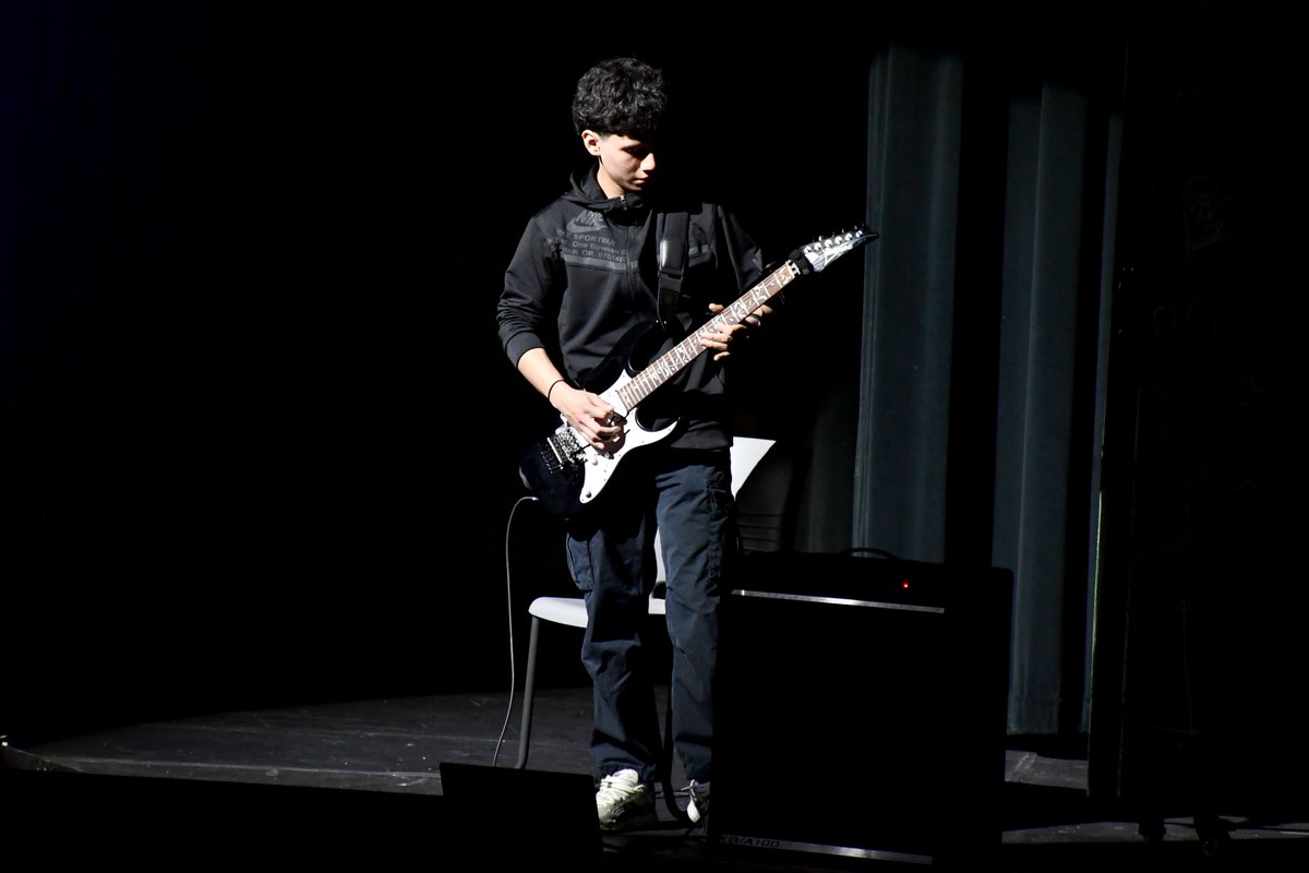 Fenton HS Dist. 100 tweet media