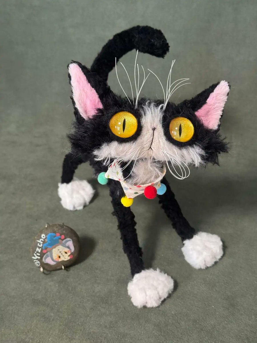playmorphx's tweet image. Has the ability to make you happy! ✨ One will be available tonight. I am working as fast as I can, thank you all for your patience! 🥺

Original handcrafted doll, fully poseable. Not a pipe cleaner toy!

#ArtDoll #HandmadeDoll #Handcrafted #TuxedoCat #ToyArtist