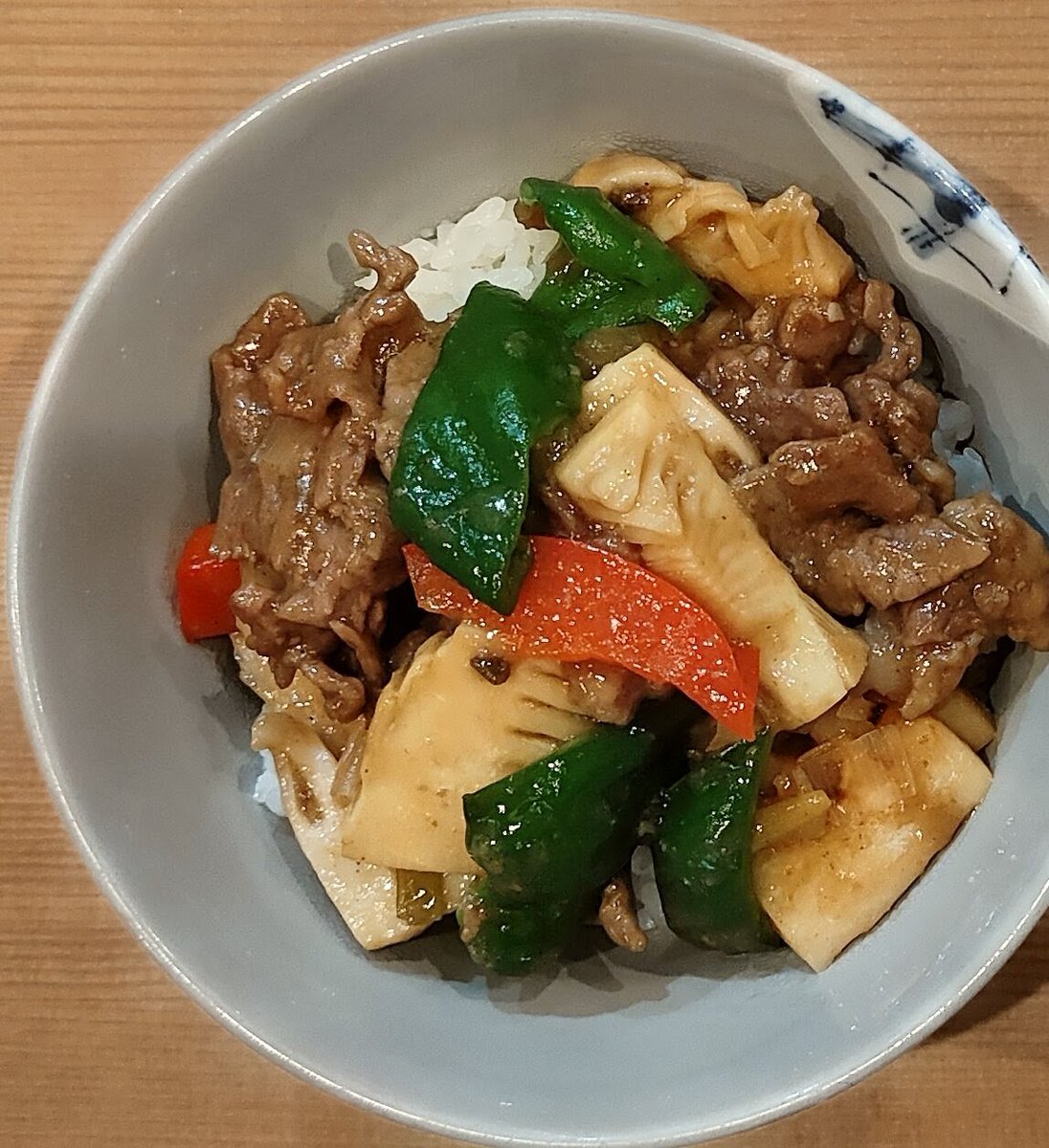 0207starlight's tweet photo. ごはんのお知らせです。本日の季節のごはんは「牛肉と筍のオイスターソース炒めごはん」です。こちらも化学調味料不使用です。どうぞ宜しくお願い致します。 https://t.co/1qvlbVdIEk