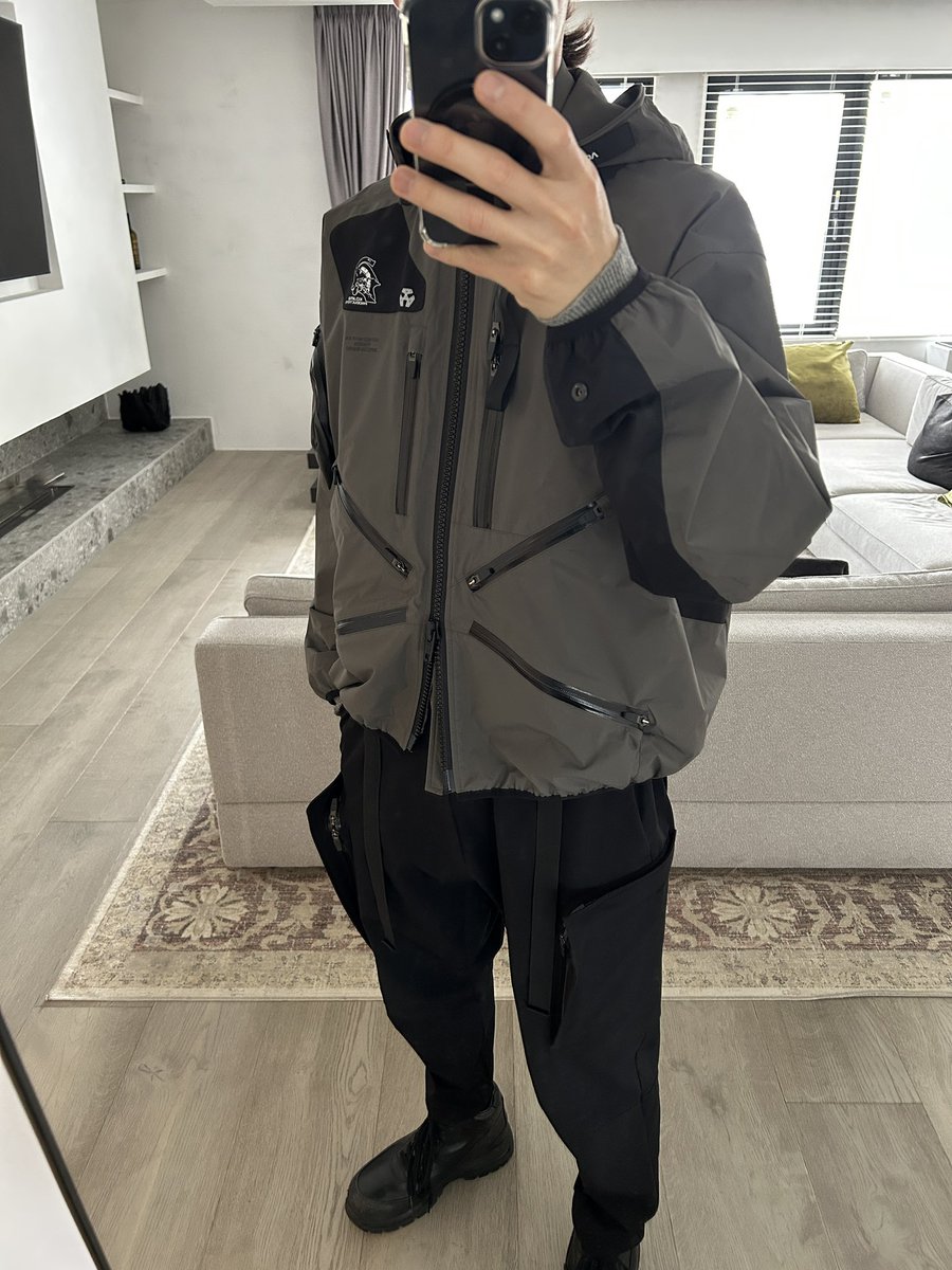 ash443k's tweet photo. If you guys see the man who is wearing #acronym in Ginza, it would be me. 
※this isn’t my house. https://t.co/sRP4NfAfMc