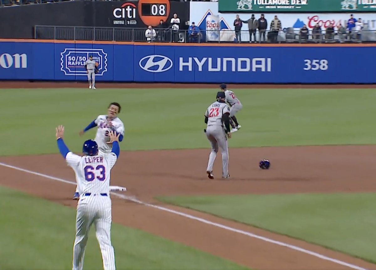 lfgm345's tweet photo. I want everyone to guess how this ended #mets https://t.co/hdTekKF4o1