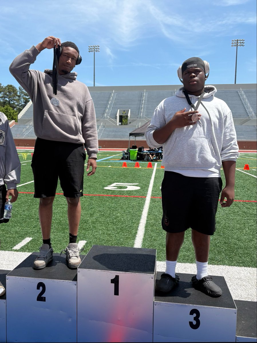1liildooby_'s tweet photo. Set a personal record with a throw of (40)ft at 2026 regionals meet and placed 3rd overall in shotput #athlete #trackandfield #co27 https://t.co/9fQygj3imK