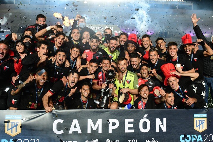 colonstats_'s tweet photo. El unico campeon de la RESERVA y de PRIMERA DIVISION sigue siendo el Club Atlético Colon De Santa Fe 🏆🏆

Respeten los rangos 👊🏻 https://t.co/c2LTNVtCFQ