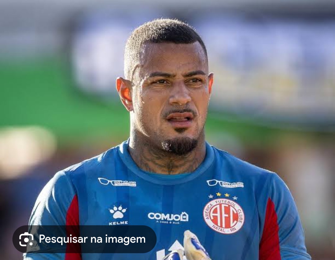 Renan é um dos melhores goleiros que passaram pelo América nos últimos 20 anos. Não é por conta de uma falha que toda a história de Renan será jogada no lixo. Se o América ainda está numa série D, deve muito a Renan, pois se não fosse ele a equipe poderia estar na série E.