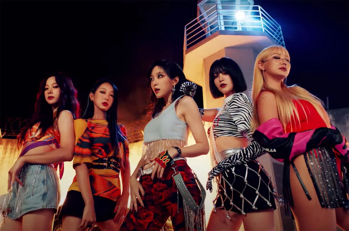 大學時期最夯的不外乎就是EXID
那時候還是先喜歡她們
特別是Hani 超正😍