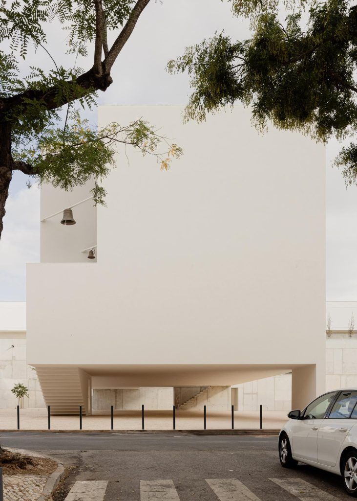 afasiaarq's tweet photo. #Bugio . Matos Gameiro https://t.co/Bli5QUvjPc | posted by afasia | daily entries on contemporary art and architecture #afasiaarchzine #afasiaarq |
IGREJA E CENTRO PAROQUIAL DO BAIRRO DE SÃO JOSÉ DA BOAVISTA . Lisbon Atelier Bugio – João Favila Menezes… https://t.co/VyMe0ESLlK