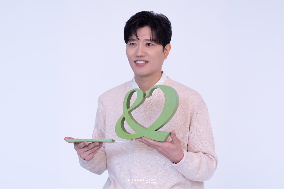매니지먼트 시선 tweet media