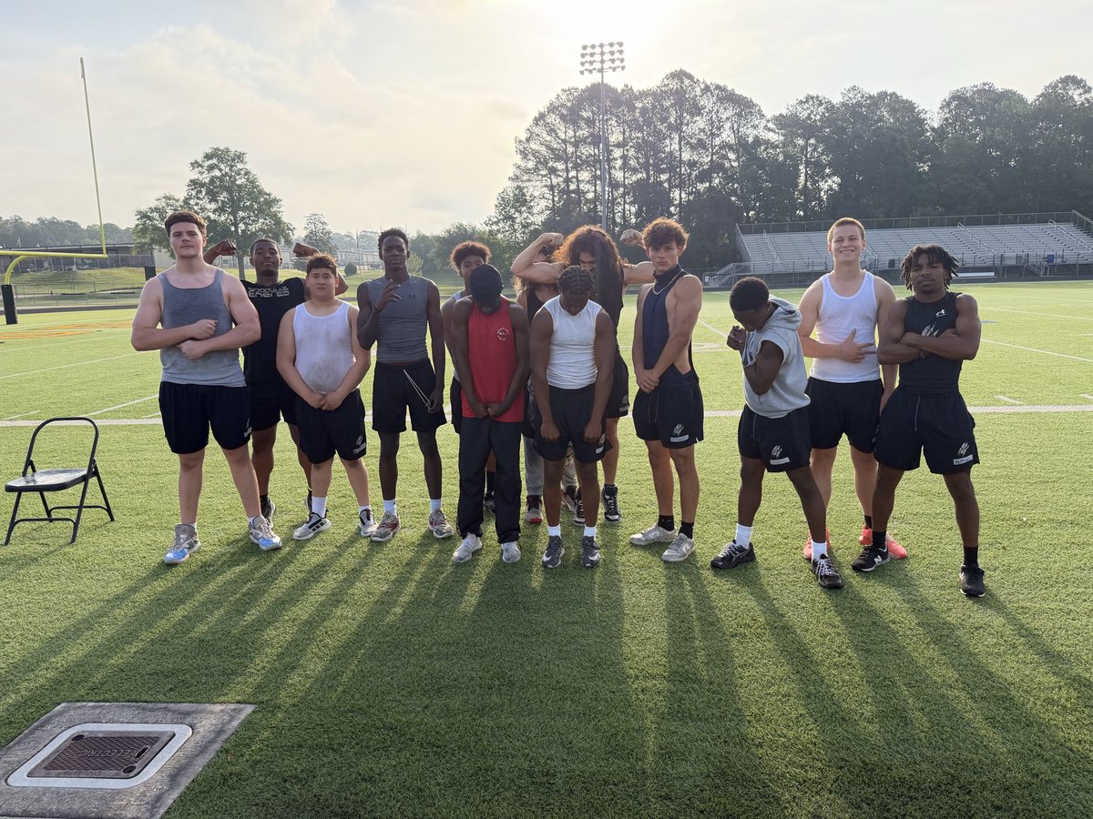 Heath_Clawson's tweet photo. Guns were out last Friday!! #WEmentality #Iron26Iron https://t.co/wZlfdLqhrN